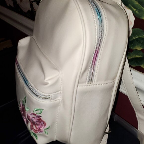 OMG white floral rose back pack New with tags Zip closure leather like New - Picture 3 of 6